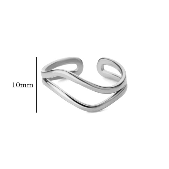 Elegant Silver Wave Ring - Picture 3 of 4